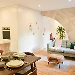 Lindo Apartamento 2 Quartos Com Patio - Batalha - Apt C