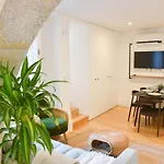 Lindo Apartamento 2 Quartos Com Patio - Batalha - Apt C